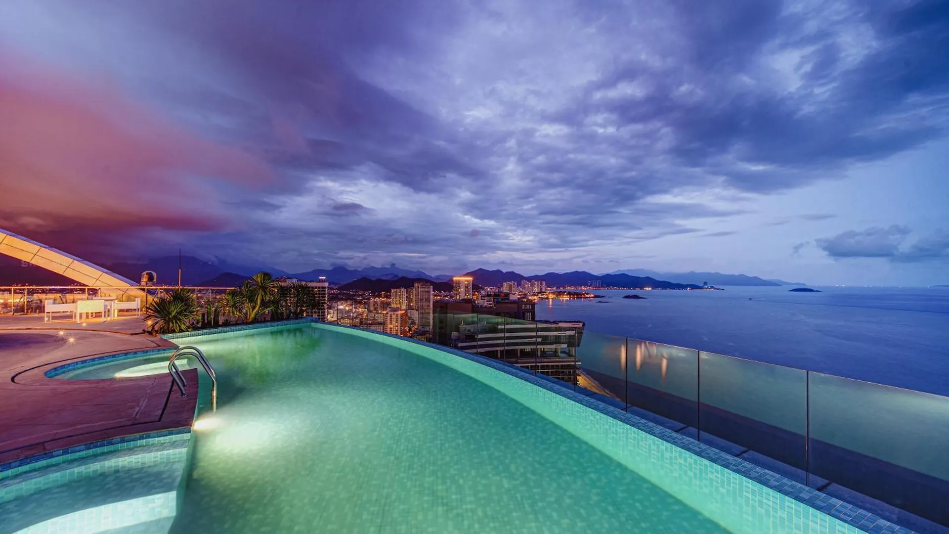 Aqua Beachfront Panorama Nha Trang Centre 4*,