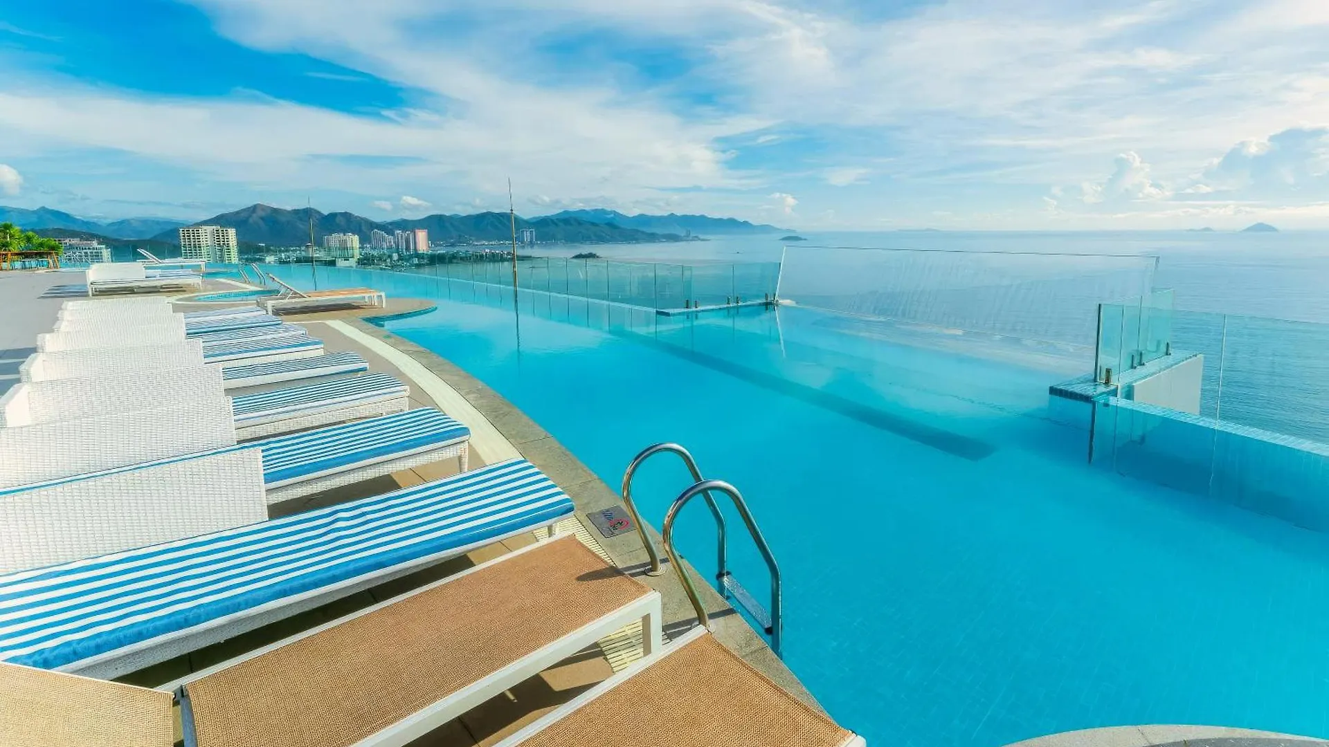 Hotel Aqua Beachfront Panorama Nha Trang Centre